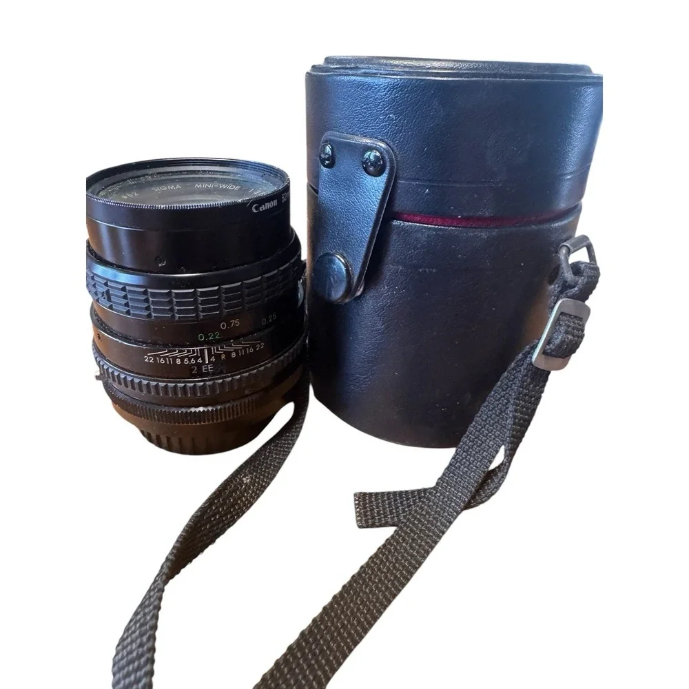 VINTAGE SIGMA MINI-WIDE LENS1:2.8,f=28 mm, COMPLETE WITH HARD LEATHER CASE STRAP